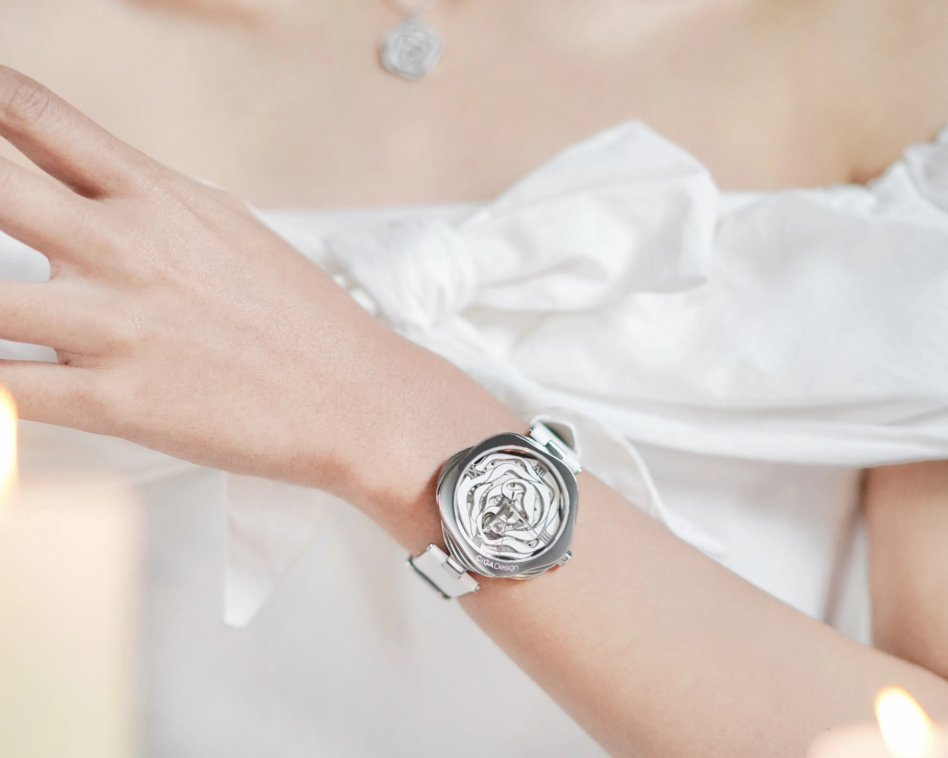 Timeless Tributes: Elegant Timepieces to Celebrate Mom in Style