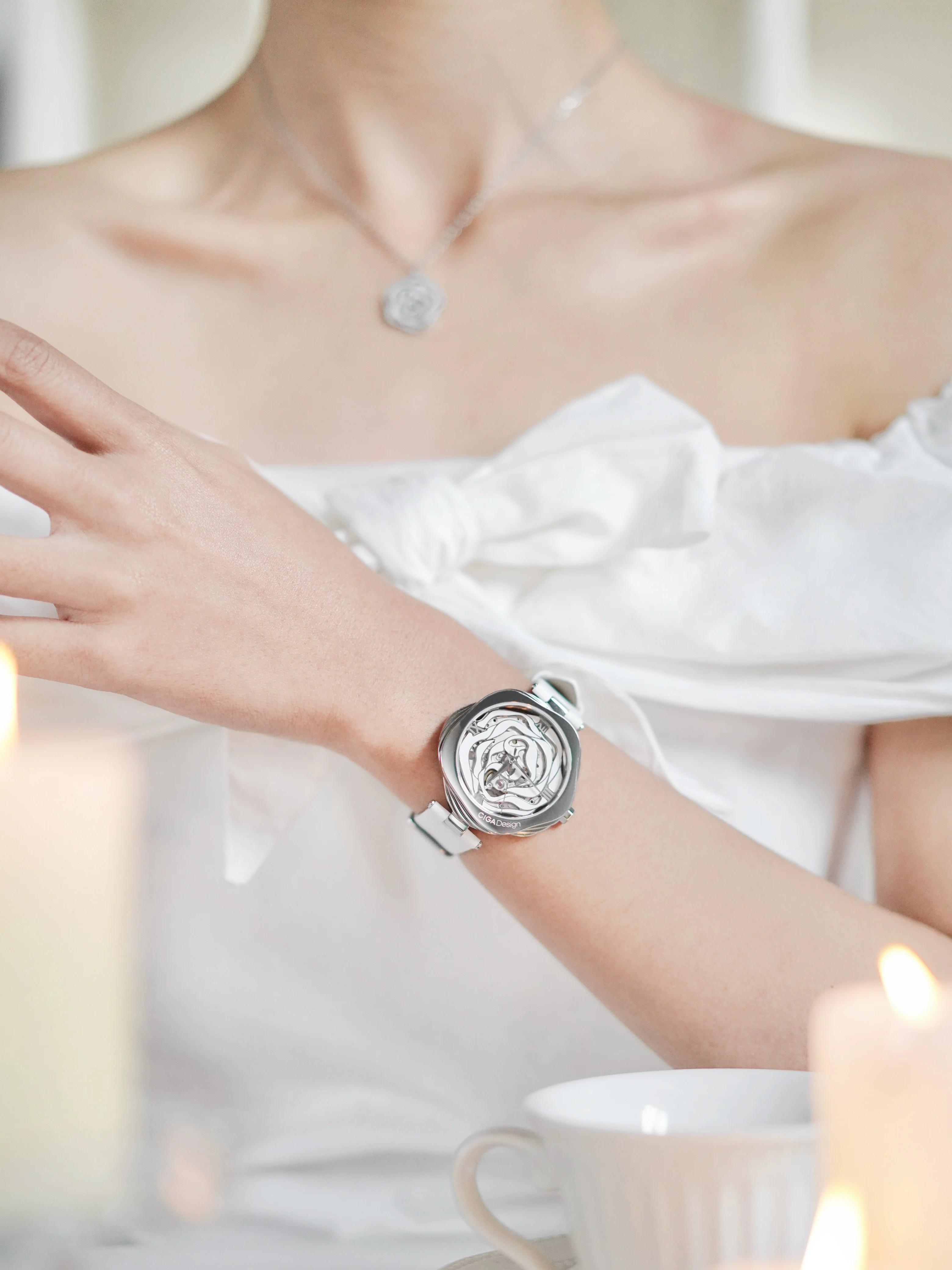 Timeless Tributes: Elegant Timepieces to Celebrate Mom in Style