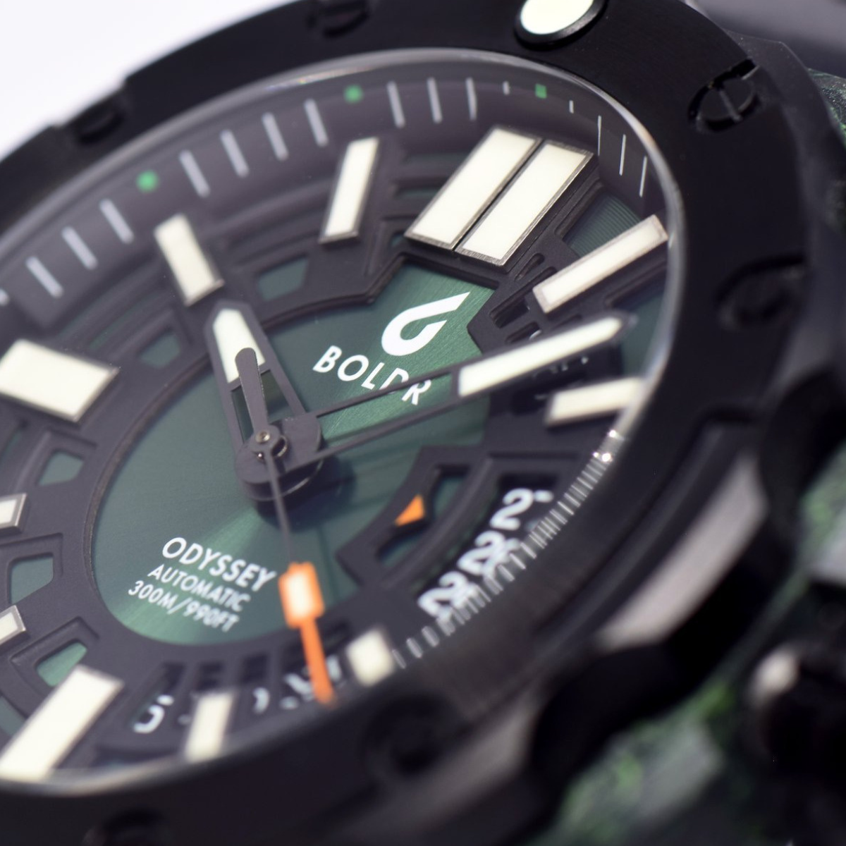 BOLDR Odyssey Carbon Green - Red Army Watches