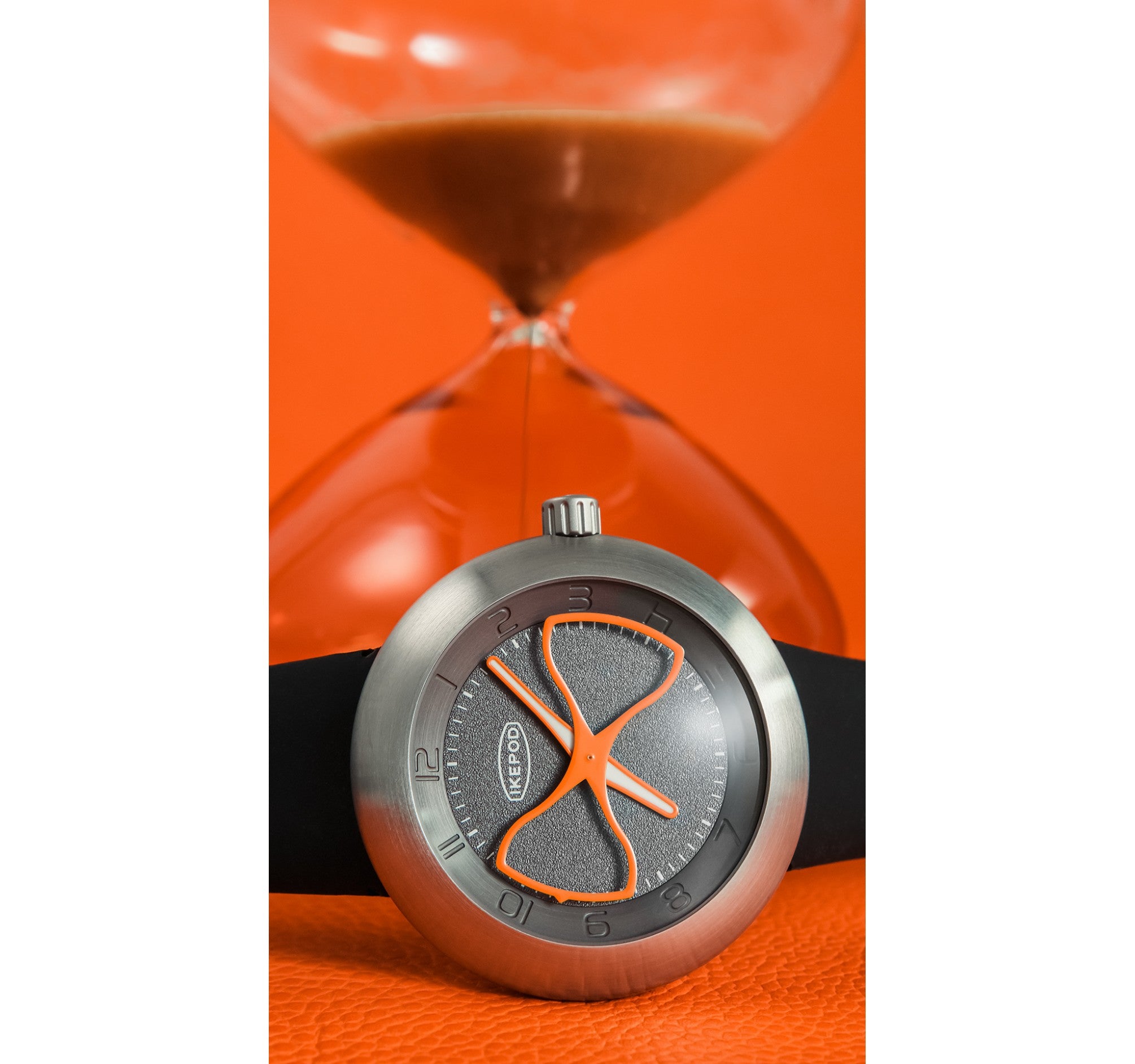 IKEPOD Megapod ROB Hour Glass - Red Army Watches