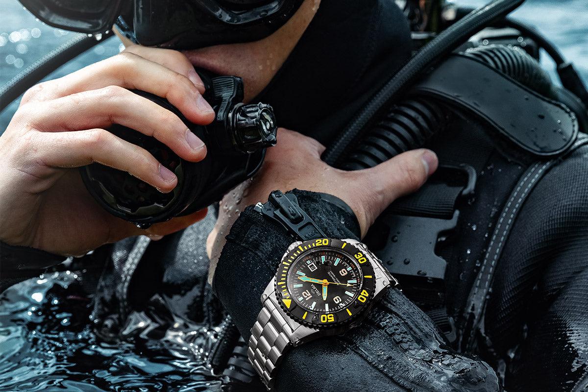 DELMA Blue Shark IV 54701.760.6.034 - Red Army Watches