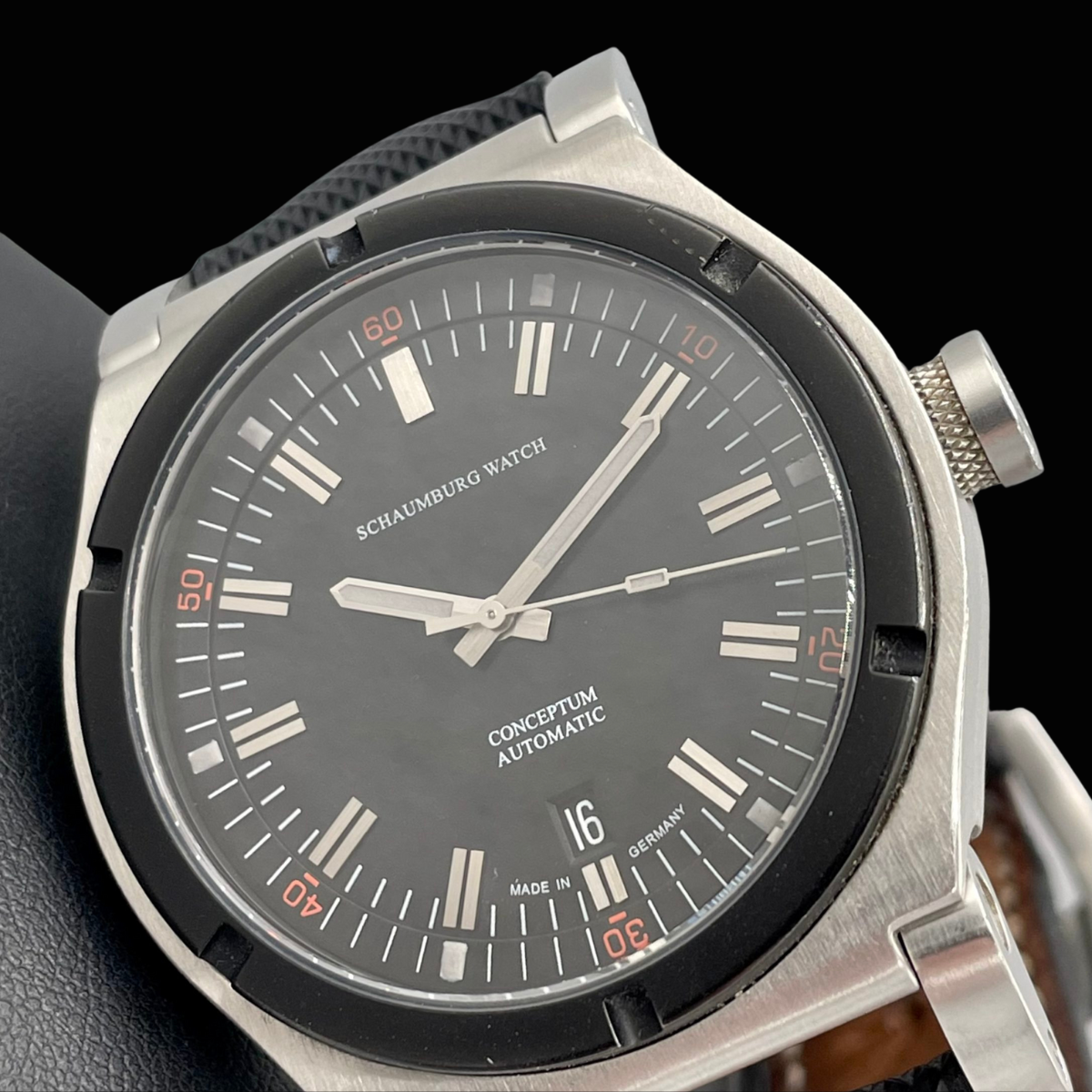 SCHAUMBURG Conceptum No. 2 - Red Army Watches