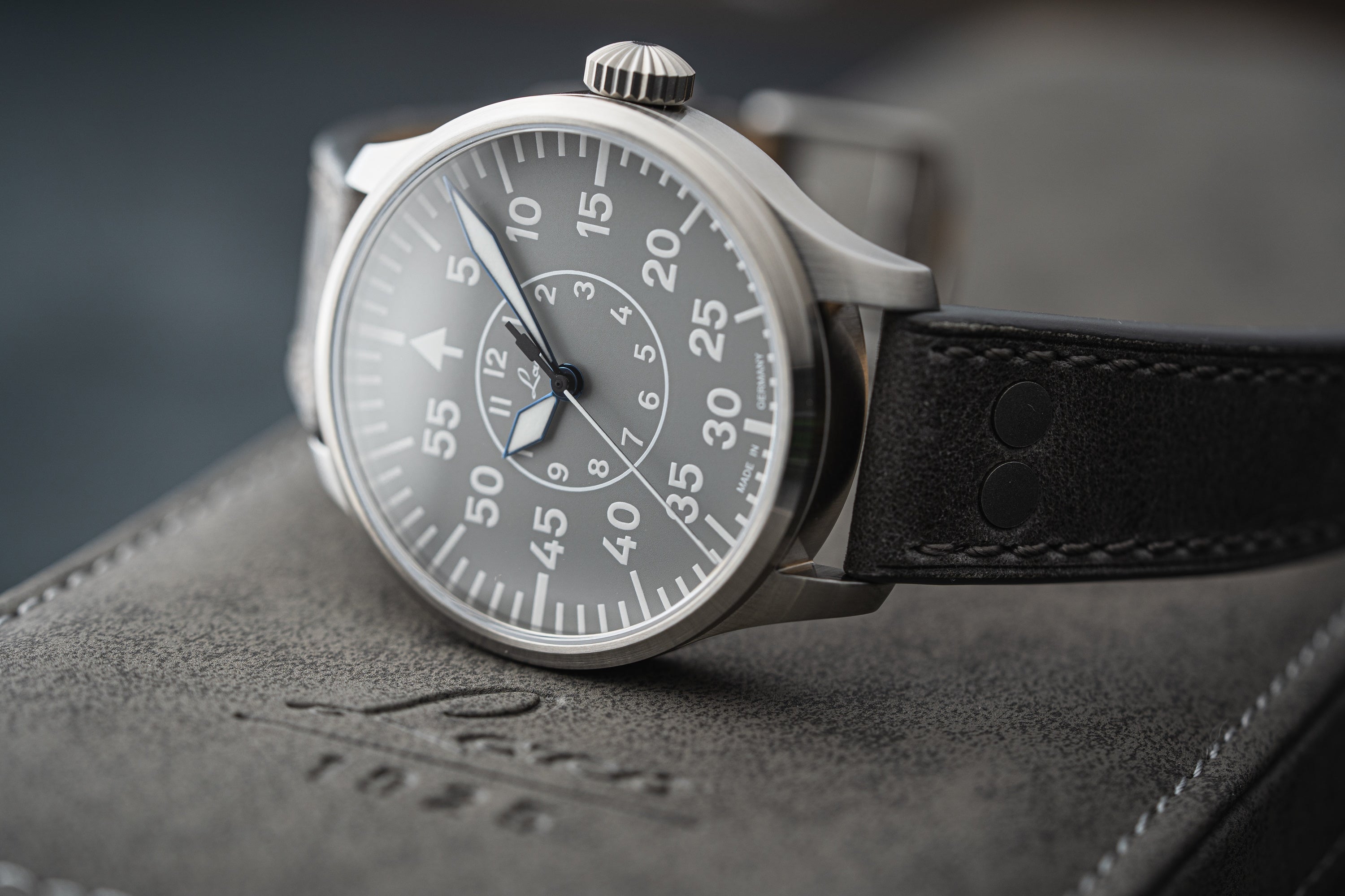 LACO PILOT WATCHES BASIC AACHEN GRAU 39 MM AUTOMATIC - Red Army Watches