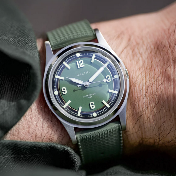 Discover Luxury Watches Between 650 1200 Red Army Watches