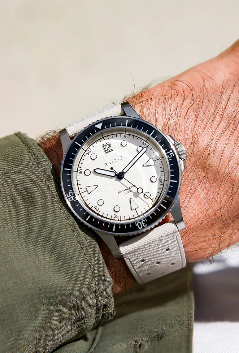 BALTIC AQUASCAPHE MK2 WARM SILVER (CLASSIC WARM SILVER RUBBER) - Red Army Watches 