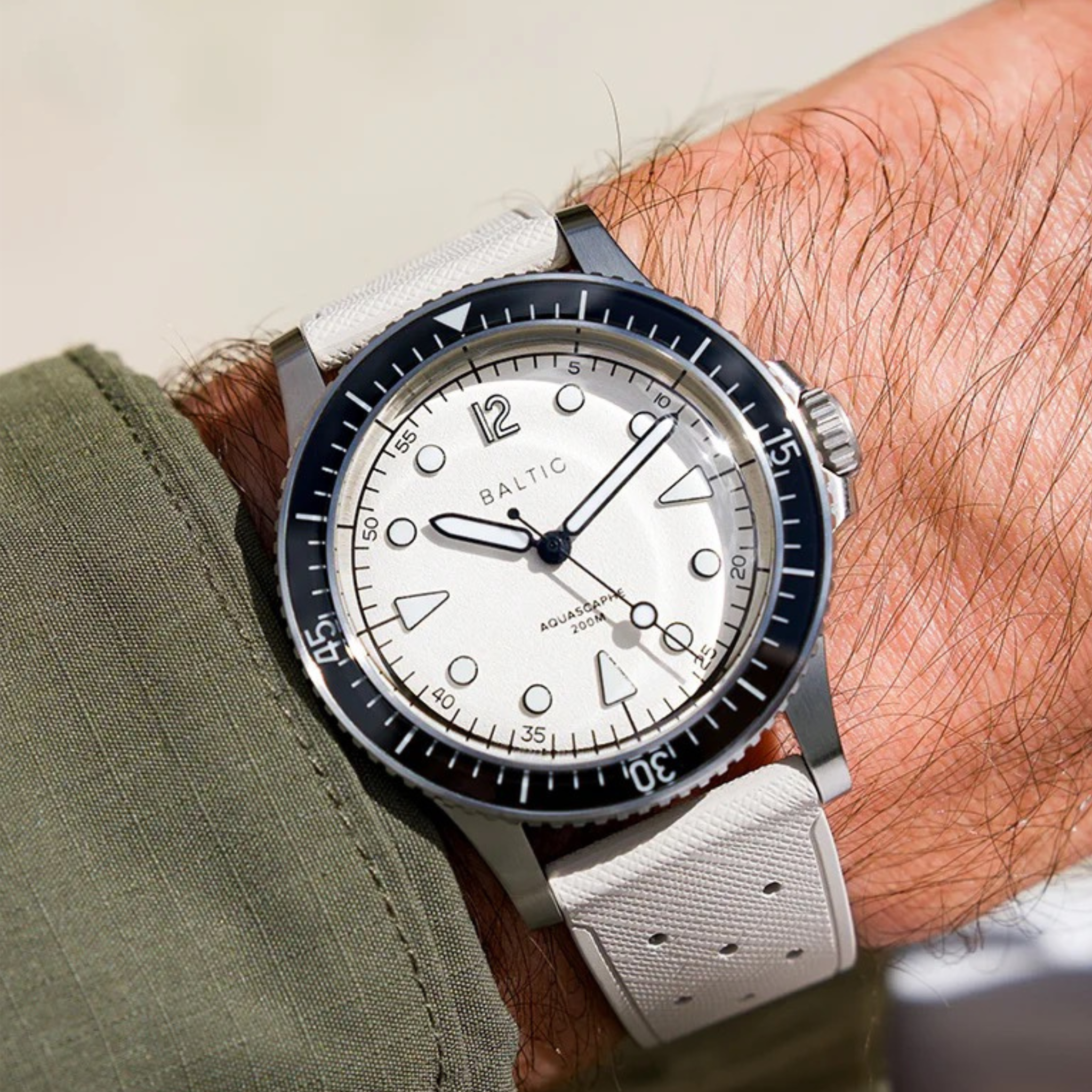 BALTIC_AQUASCAPHE_MK2_WARM_SILVER_CLASSIC_WARM_SILVER_RUBBER_-2.png