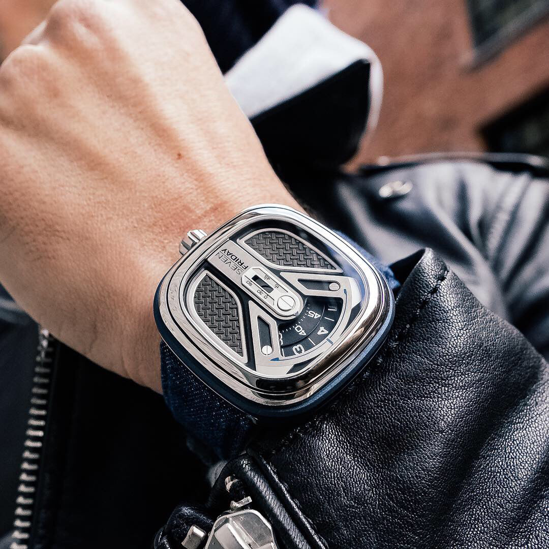 SEVENFRIDAY M1B/01 "URBAN EXPLORER" - Red Army Watches 