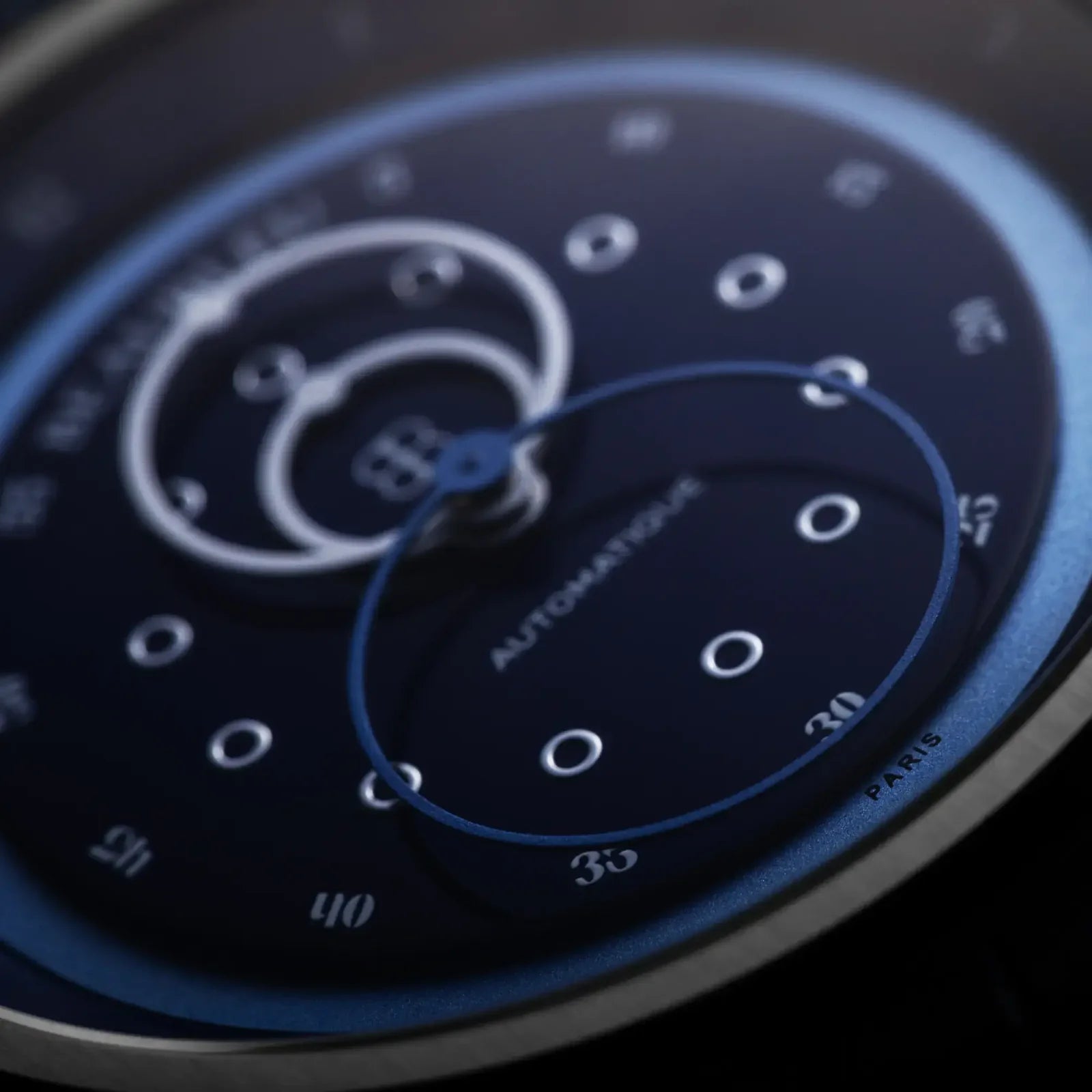 beaubleu_gmt_bleu_close_up.webp