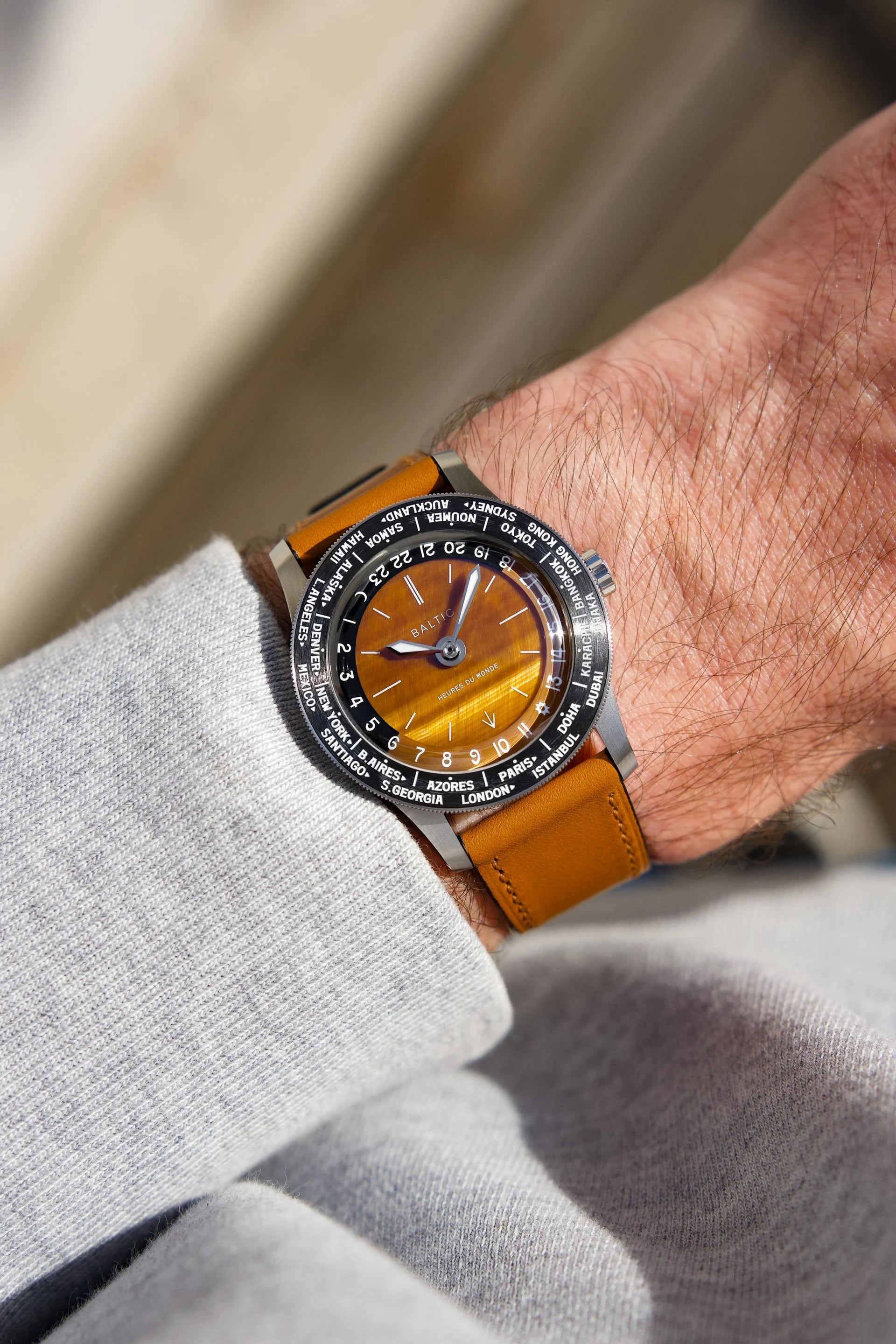 BALTIC HEURES DU MONDE WORLDTIMER - TIGER EYE - Red Army Watches 