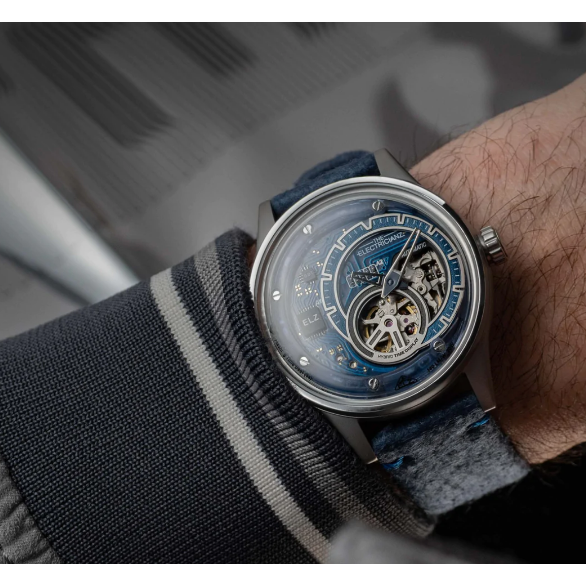 The ELECTRICIANZ Hybrid Automatic E-Blue - Red Army Watches 