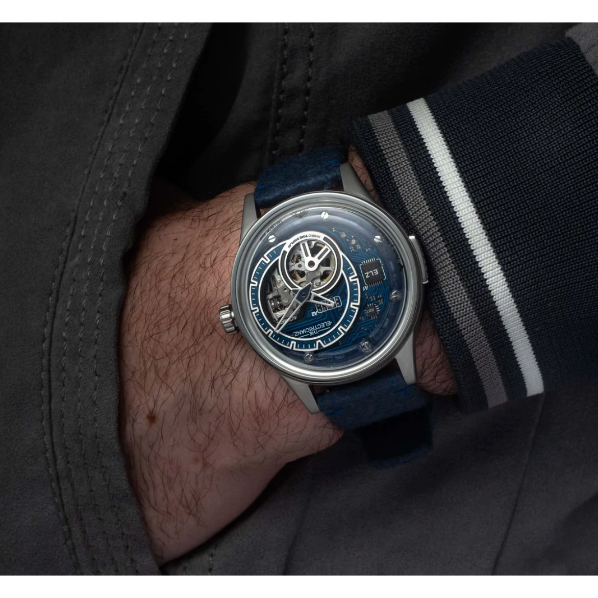 The ELECTRICIANZ Hybrid Automatic E-Blue - Red Army Watches 