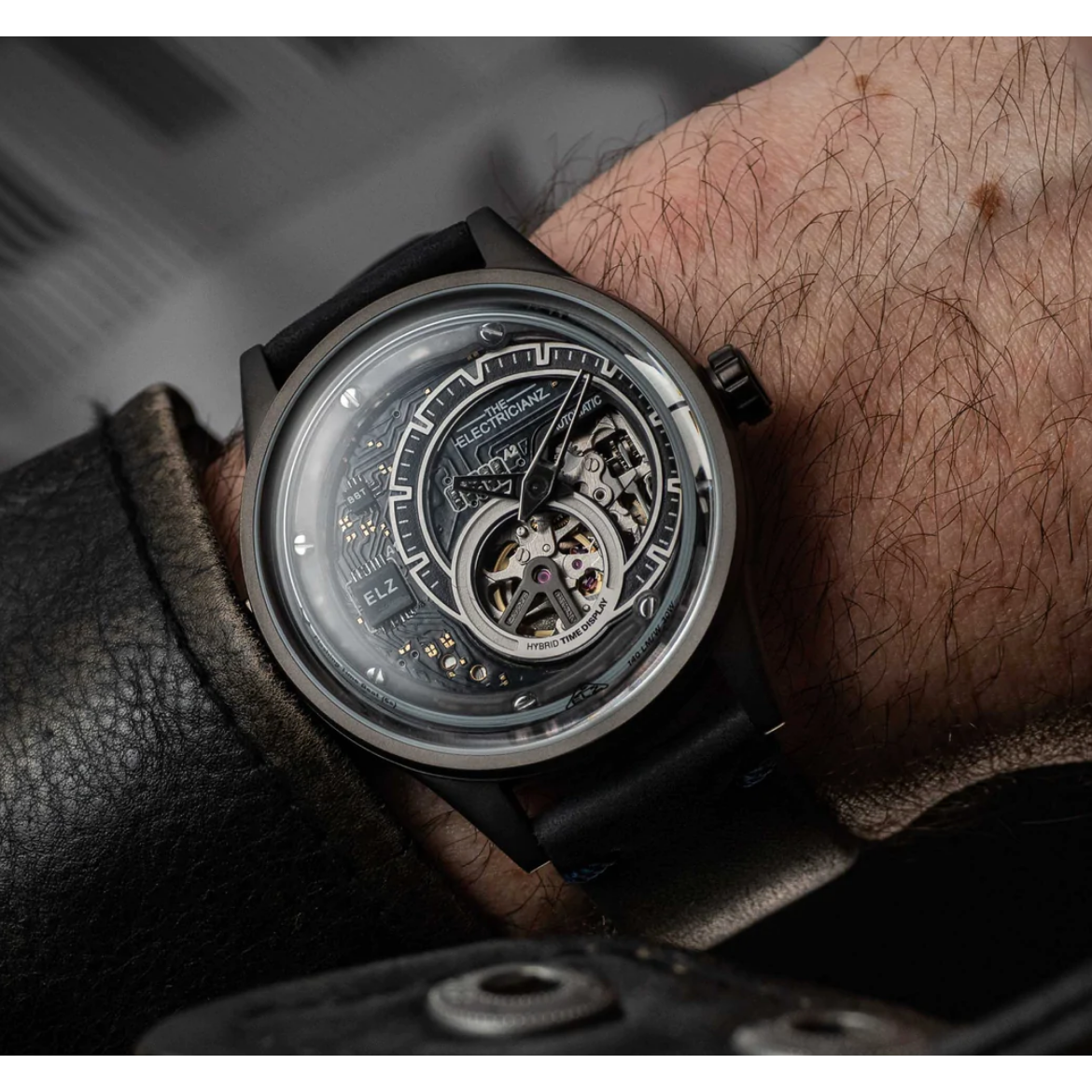 The ELECTRICIANZ Hybrid Automatic E-Gun - Red Army Watches 