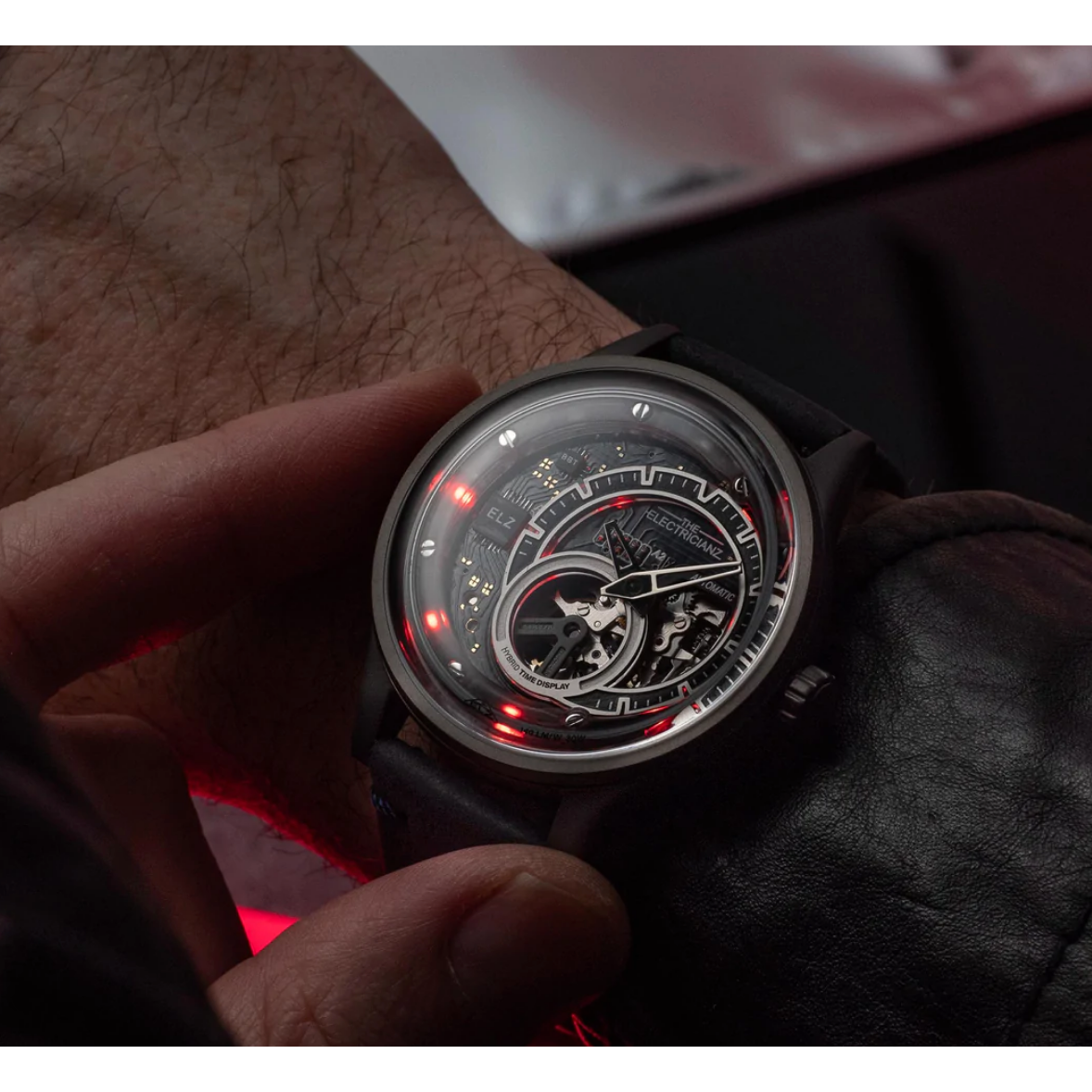 The ELECTRICIANZ Hybrid Automatic E-Gun - Red Army Watches 