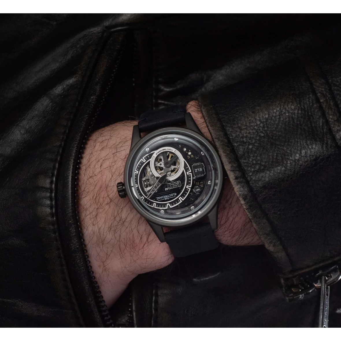 The ELECTRICIANZ Hybrid Automatic E-Gun - Red Army Watches 